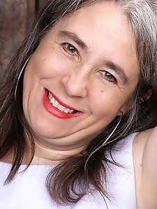 Hairy american mature lady getting nasty