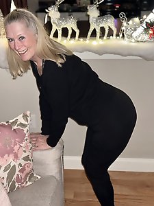 Hot MILF Tia posing in pink underwear for a photo session