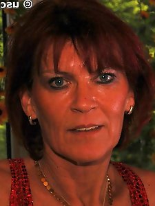 Photo shoot with german amateur redhead MILF Angela