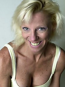 Addicted to BBC 100 amateur and home made porn videos featuring MILFs