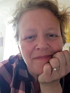 Big Ass Curvy Milf Housewife