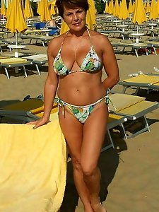 Exciting mature prostitute likes nudism