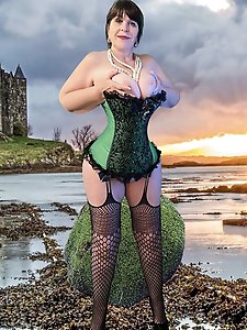 Oriental  mature women look exposed