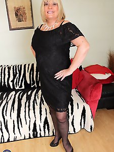 Chubby British mature lady doing her younger lover