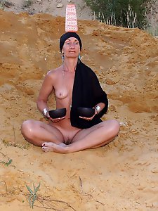 Posh older strumpets get seminaked