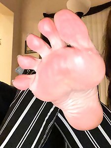 Bare Clean Lickable Sexy Mature Soles