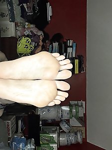 Experienced hellcats are exposing their hot body on cam