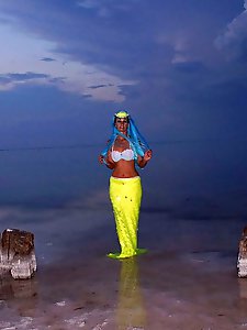 Eltons evening at the seaside pier