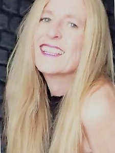 Cock addicted old milf loves to take the cock in mouth very much