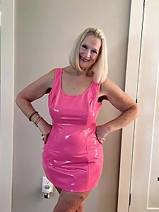 Mature milf with shaved pussy