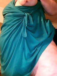 Plus-sized woman enjoys solo play on camera