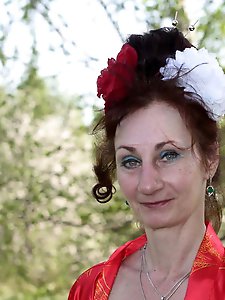 Cock addicted mature businesswomen with shaved pussy