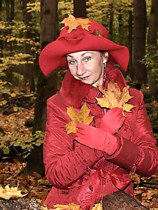 Sexy-shaped mature women are fingering their sloppy holes