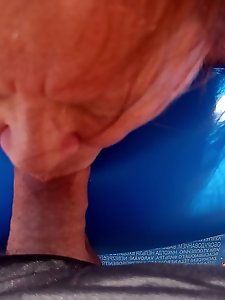 Enjoying oral pleasure beside the swimming pool