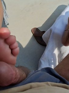 Teasing with toes results in a toe fetish session out in the open