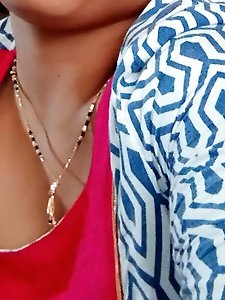 Beautiful mature women are opening their succulent pussies to tempt.