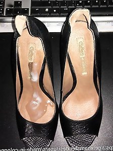 A stunning mature woman is half naked and posing for money.